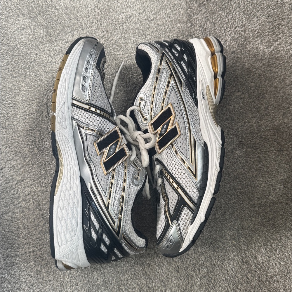 NEW BALANCE 1906R CASUAL SHOES